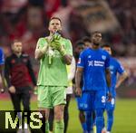 01.11.2025, Fussball Bundesliga 2025/2026, 9.Spieltag, FC Bayern Mnchen - Bayer Leverkusen, in der Allianz-Arena Mnchen, Torwart Mark Flekken (Leverkusen) nach dem Spiel  