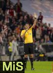 01.11.2025, Fussball Bundesliga 2025/2026, 9.Spieltag, FC Bayern Mnchen - Bayer Leverkusen, in der Allianz-Arena Mnchen, Schiedsrichter Deniz Aytekin pfeift