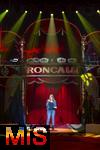 10.11.2025, Zirkus Roncalli, Gala Show von A.PPLAUS Xtra Jugendtheatercircus im
Circus-Theater Roncalli in Mnchen,  Mnchner Stadtrtin Stadtrtin Lena Odell bei der Erffnungs-Ansprache.