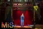 10.11.2025, Zirkus Roncalli, Gala Show von A.PPLAUS Xtra Jugendtheatercircus im
Circus-Theater Roncalli in Mnchen,  Mnchner Stadtrtin Stadtrtin Lena Odell bei der Erffnungs-Ansprache.