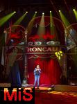 10.11.2025, Zirkus Roncalli, Gala Show von A.PPLAUS Xtra Jugendtheatercircus im
Circus-Theater Roncalli in Mnchen,  Mnchner Stadtrtin Stadtrtin Lena Odell bei der Erffnungs-Ansprache.