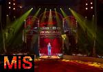 10.11.2025, Zirkus Roncalli, Gala Show von A.PPLAUS Xtra Jugendtheatercircus im
Circus-Theater Roncalli in Mnchen,  Mnchner Stadtrtin Stadtrtin Lena Odell bei der Erffnungs-Ansprache.