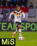 14.11.2025, Fussball WM-Qualifikation Europa 2025/26, 9.Spieltag,  Luxemburg - Deutschland, im Stade de Luxembourg (Croix de Gasperich, Luxemburg), Serge Gnabry (Deutschland) am Ball 