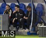 14.11.2025, Fussball WM-Qualifikation Europa 2025/26, 9.Spieltag,  Luxemburg - Deutschland, im Stade de Luxembourg (Croix de Gasperich, Luxemburg), re: Trainer Julian Nagelsmann (Deutschland) macht Notitzen.