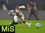 17.11.2025, Fussball WM-Qualifikation Europa 2025/26, 10.Spieltag,  Deutschland - Slowakei, in der Red-Bull-Arena Leipzig (Deutschland). Torwart Oliver Baumann (Deutschland) hechtet beim Aufwrmen den Ball hinterher