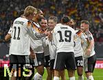 17.11.2025, Fussball WM-Qualifikation Europa 2025/26, 10.Spieltag,  Deutschland - Slowakei, in der Red-Bull-Arena Leipzig (Deutschland). Torjubel v.l. Nick Woltemade (Deutschland), Jonathan Tah (Deutschland), David Raum (Deutschland), Florian Wirtz (Deutschland), Leroy Sane (Deutschland), Serge Gnabry (Deutschland) und Joshua Kimmich (Deutschland) 
