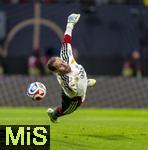 17.11.2025, Fussball WM-Qualifikation Europa 2025/26, 10.Spieltag,  Deutschland - Slowakei, in der Red-Bull-Arena Leipzig (Deutschland). Torwart Oliver Baumann (Deutschland) beim Aufw�rmen. 