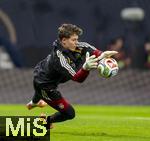 17.11.2025, Fussball WM-Qualifikation Europa 2025/26, 10.Spieltag,  Deutschland - Slowakei, in der Red-Bull-Arena Leipzig (Deutschland). Torwart Finn Dahmen (Deutschland) beim Aufw�rmen.