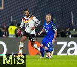 17.11.2025, Fussball WM-Qualifikation Europa 2025/26, 10.Spieltag,  Deutschland - Slowakei, in der Red-Bull-Arena Leipzig (Deutschland). v.li: Serge Gnabry (Deutschland) gegen Stanislav Lobotka (Slowakei) 