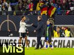 17.11.2025, Fussball WM-Qualifikation Europa 2025/26, 10.Spieltag,  Deutschland - Slowakei, in der Red-Bull-Arena Leipzig (Deutschland). Shakehands nach dem Sieg, v.li: Felix Nmecha (Deutschland) und Trainer Julian Nagelsmann (Deutschland) 