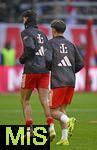 22.11.2025, Fussball Bundesliga 2025/2026, 11.Spieltag, FC Bayern Mnchen - SC Freiburg, in der Allianz-Arena Mnchen,  FC Bayern Mnchen Spieler wrmen sich mit umgekehrtem T auf


