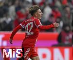 22.11.2025, Fussball Bundesliga 2025/2026, 11.Spieltag, FC Bayern M�nchen - SC Freiburg, in der Allianz-Arena M�nchen,  
Lennart Karl (FC Bayern M�nchen) jubelt.

