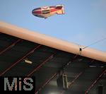 22.11.2025, Fussball Bundesliga 2025/2026, 11.Spieltag, FC Bayern M�nchen - SC Freiburg, in der Allianz-Arena M�nchen,  Zeppelin fliegt �ber der Allianz Arema


