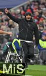 22.11.2025, Fussball Bundesliga 2025/2026, 11.Spieltag, FC Bayern M�nchen - SC Freiburg, in der Allianz-Arena M�nchen,  Trainer Vincent Kompany (FC Bayern M�nchen) gestukuliert


