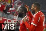 22.11.2025, Fussball Bundesliga 2025/2026, 11.Spieltag, FC Bayern M�nchen - SC Freiburg, in der Allianz-Arena M�nchen,  Torjubel v.l. Dayot Upamecano (FC Bayern M�nchen) und Jonathan Tah (FC Bayern M�nchen) 



