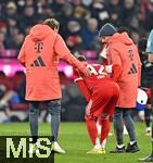 22.11.2025, Fussball Bundesliga 2025/2026, 11.Spieltag, FC Bayern M�nchen - SC Freiburg, in der Allianz-Arena M�nchen,  
Lennart Karl (FC Bayern M�nchen) ist angeschlagen

