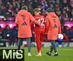22.11.2025, Fussball Bundesliga 2025/2026, 11.Spieltag, FC Bayern M�nchen - SC Freiburg, in der Allianz-Arena M�nchen,  
Lennart Karl (FC Bayern M�nchen) ist angeschlagen


