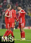22.11.2025, Fussball Bundesliga 2025/2026, 11.Spieltag, FC Bayern M�nchen - SC Freiburg, in der Allianz-Arena M�nchen,   Nicolas Jackson (FC Bayern M�nchen)  Torjubel nach dem 5:2 v.l. Harry Kane (FC Bayern M�nchen), Nicolas Jackson (FC Bayern M�nchen) und Aleksandar Pavlovic (FC Bayern M�nchen) 

