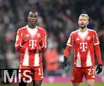 22.11.2025, Fussball Bundesliga 2025/2026, 11.Spieltag, FC Bayern M�nchen - SC Freiburg, in der Allianz-Arena M�nchen,  
v.l. Nicolas Jackson (FC Bayern M�nchen) und Konrad Laimer (FC Bayern M�nchen) Torjubel nach dem 5:2

