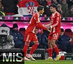 22.11.2025, Fussball Bundesliga 2025/2026, 11.Spieltag, FC Bayern M�nchen - SC Freiburg, in der Allianz-Arena M�nchen, Hiroki Ito (FC Bayern M�nchen) kommt f�r Aleksandar Pavlovic (Bayern M�nchen)   


