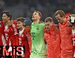 22.11.2025, Fussball Bundesliga 2025/2026, 11.Spieltag, FC Bayern M�nchen - SC Freiburg, in der Allianz-Arena M�nchen,  Schlussjubel v.l. Hiroki Ito (FC Bayern M�nchen), Tom Bischof (Bayern M�nchen), Sacha Boey (FC Bayern M�nchen), Torwart Manuel Neuer (FC Bayern M�nchen), Joshua Kimmich (FC Bayern M�nchen), Harry Kane (FC Bayern M�nchen), Konrad Laimer (FC Bayern M�nchen) 


