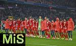 22.11.2025, Fussball Bundesliga 2025/2026, 11.Spieltag, FC Bayern M�nchen - SC Freiburg, in der Allianz-Arena M�nchen,  
Die Bayern tanzen v.l. Lennart Karl (FC Bayern M�nchen), Berni, Wisdom Mike (FC Bayern M�nchen), Josip Stanisic (Bayern M�nchen), Michael Olise (FC Bayern M�nchen), Torwart Jonas Urbig (FC Bayern M�nchen), Min-jae Kim (Bayern M�nchen, Minjae Kim), Jonathan Tah (FC Bayern M�nchen), Hiroki Ito (FC Bayern M�nchen), Tom Bischof (Bayern M�nchen), Sacha Boey (FC Bayern M�nchen), Torwart Manuel Neuer (FC Bayern M�nchen), Joshua Kimmich (FC Bayern M�nchen), Harry Kane (FC Bayern M�nchen), Konrad Laimer (FC Bayern M�nchen) und Raphael Guerreiro (FC Bayern M�nchen) , Aleksandar Pavlovic (FC Bayern M�nchen), Nicolas Jackson (FC Bayern M�nchen), Luis Diaz (FC Bayern M�nchen) und 

