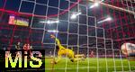 22.11.2025, Fussball Bundesliga 2025/2026, 11.Spieltag, FC Bayern M�nchen - SC Freiburg, in der Allianz-Arena M�nchen,  Torschuss von Harry Kane (mitte, FC Bayern M�nchen) zum 4:2 gegen Torwart Noah Atubolu (re, SC Freiburg), 


