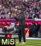 22.11.2025, Fussball Bundesliga 2025/2026, 11.Spieltag, FC Bayern M�nchen - SC Freiburg, in der Allianz-Arena M�nchen, Trainer Julian Schuster (SC Freiburg) in Rage an der Seitenlinie.