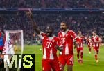22.11.2025, Fussball Bundesliga 2025/2026, 11.Spieltag, FC Bayern M�nchen - SC Freiburg, in der Allianz-Arena M�nchen,  Torjubel, Dayot Upamecano (li, FC Bayern M�nchen), mit Jonathan Tah (FC Bayern M�nchen) 