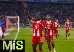 22.11.2025, Fussball Bundesliga 2025/2026, 11.Spieltag, FC Bayern M�nchen - SC Freiburg, in der Allianz-Arena M�nchen,  Torjubel, Dayot Upamecano (li, FC Bayern M�nchen), mit Jonathan Tah (FC Bayern M�nchen) 