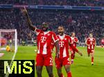 22.11.2025, Fussball Bundesliga 2025/2026, 11.Spieltag, FC Bayern M�nchen - SC Freiburg, in der Allianz-Arena M�nchen,  Torjubel, Dayot Upamecano (li, FC Bayern M�nchen), mit Jonathan Tah (FC Bayern M�nchen) 