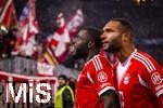 22.11.2025, Fussball Bundesliga 2025/2026, 11.Spieltag, FC Bayern M�nchen - SC Freiburg, in der Allianz-Arena M�nchen, Torjubel Dayot Upamecano (FC Bayern M�nchen) mit Jonathan Tah (re, FC Bayern M�nchen) 