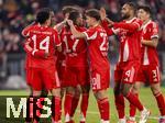 22.11.2025, Fussball Bundesliga 2025/2026, 11.Spieltag, FC Bayern M�nchen - SC Freiburg, in der Allianz-Arena M�nchen, Torjubel, Luis Diaz (FC Bayern M�nchen), Nicolas Jackson (FC Bayern M�nchen), Michael Olise (FC Bayern M�nchen), Tom Bischof (Bayern M�nchen), Jonathan Tah (FC Bayern M�nchen), Min-jae Kim (Bayern M�nchen, Minjae Kim) 