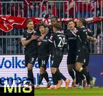 22.11.2025, Fussball Bundesliga 2025/2026, 11.Spieltag, FC Bayern M�nchen - SC Freiburg, in der Allianz-Arena M�nchen, Torjubel Lucas H�ler (SC Freiburg), Yuito Suzuki (SC Freiburg) , Philipp Treu (SC Freiburg) 