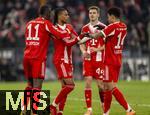 22.11.2025, Fussball Bundesliga 2025/2026, 11.Spieltag, FC Bayern M�nchen - SC Freiburg, in der Allianz-Arena M�nchen, Torjubel, v.li: Nicolas Jackson (FC Bayern M�nchen), Michael Olise (FC Bayern M�nchen), Josip Stanisic (Bayern M�nchen), Luis Diaz (FC Bayern M�nchen) 