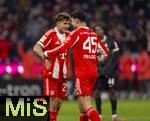 22.11.2025, Fussball Bundesliga 2025/2026, 11.Spieltag, FC Bayern M�nchen - SC Freiburg, in der Allianz-Arena M�nchen, Torjubel v.li: Tom Bischof (Bayern M�nchen) mit Aleksandar Pavlovic (Bayern M�nchen)  