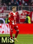 22.11.2025, Fussball Bundesliga 2025/2026, 11.Spieltag, FC Bayern M�nchen - SC Freiburg, in der Allianz-Arena M�nchen, Lennart Karl (FC Bayern M�nchen) nachdenklich 