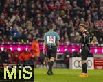 22.11.2025, Fussball Bundesliga 2025/2026, 11.Spieltag, FC Bayern M�nchen - SC Freiburg, in der Allianz-Arena M�nchen, Schiedsrichter Sven Jablonski mit Werbeaufdruck auf dem R�cken: We29, als Aktion f�r die Bewerbung der Frauen zur Fussball EM 2029 in Deutschland 
