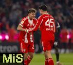 22.11.2025, Fussball Bundesliga 2025/2026, 11.Spieltag, FC Bayern M�nchen - SC Freiburg, in der Allianz-Arena M�nchen, Torjubel v.li: Tom Bischof (Bayern M�nchen) mit Aleksandar Pavlovic (Bayern M�nchen)  