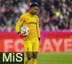 22.11.2025, Fussball Bundesliga 2025/2026, 11.Spieltag, FC Bayern M�nchen - SC Freiburg, in der Allianz-Arena M�nchen, Torwart Noah Atubolu (SC Freiburg) 