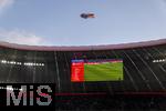 22.11.2025, Fussball Bundesliga 2025/2026, 11.Spieltag, FC Bayern M�nchen - SC Freiburg, in der Allianz-Arena M�nchen, TRIGEMA-Heissluftballon als Werbung �ber dem Stadion schwebend.