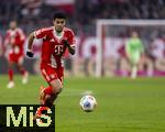 22.11.2025, Fussball Bundesliga 2025/2026, 11.Spieltag, FC Bayern M�nchen - SC Freiburg, in der Allianz-Arena M�nchen, Luis Diaz (FC Bayern M�nchen) am Ball 