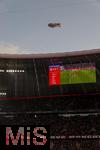 22.11.2025, Fussball Bundesliga 2025/2026, 11.Spieltag, FC Bayern M�nchen - SC Freiburg, in der Allianz-Arena M�nchen, TRIGEMA-Heissluftballon als Werbung �ber dem Stadion schwebend.