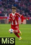 22.11.2025, Fussball Bundesliga 2025/2026, 11.Spieltag, FC Bayern M�nchen - SC Freiburg, in der Allianz-Arena M�nchen, Lennart Karl (FC Bayern M�nchen) am Ball 