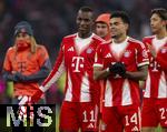22.11.2025, Fussball Bundesliga 2025/2026, 11.Spieltag, FC Bayern M�nchen - SC Freiburg, in der Allianz-Arena M�nchen, Nicolas Jackson (FC Bayern M�nchen) und Luis Diaz (FC Bayern M�nchen) nach dem Spiel.,