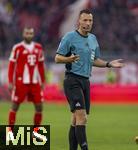 22.11.2025, Fussball Bundesliga 2025/2026, 11.Spieltag, FC Bayern M�nchen - SC Freiburg, in der Allianz-Arena M�nchen, Schiedsrichter Sven Jablonski 