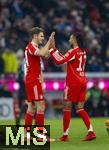 22.11.2025, Fussball Bundesliga 2025/2026, 11.Spieltag, FC Bayern M�nchen - SC Freiburg, in der Allianz-Arena M�nchen, Torjubel,  Tom Bischof (Bayern M�nchen) mit Michael Olise (FC Bayern M�nchen) 