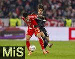 22.11.2025, Fussball Bundesliga 2025/2026, 11.Spieltag, FC Bayern M�nchen - SC Freiburg, in der Allianz-Arena M�nchen, v.li: Luis Diaz (FC Bayern M�nchen) gegen Yuito Suzuki (SC Freiburg) 
