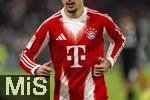 22.11.2025, Fussball Bundesliga 2025/2026, 11.Spieltag, FC Bayern M�nchen - SC Freiburg, in der Allianz-Arena M�nchen, Aleksandar Pavlovic (Bayern M�nchen)  detail Trikot 