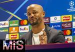25.11.2025,  Fussball UEFA Championsleague 2025/2026: Pressekonferenz des FC Bayern Mnchen am Tag vor dem Spiel FC Arsenal - FC Bayern Mnchen, im Emirates-Stadion London (England).  Trainer Vincent Kompany (FC Bayern Mnchen) stellt sich den Fagen der Journalisten
  

